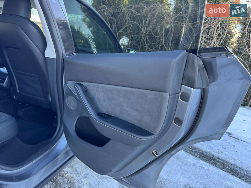 Внедорожник / Кроссовер Tesla Model Y 2023 в Стрые