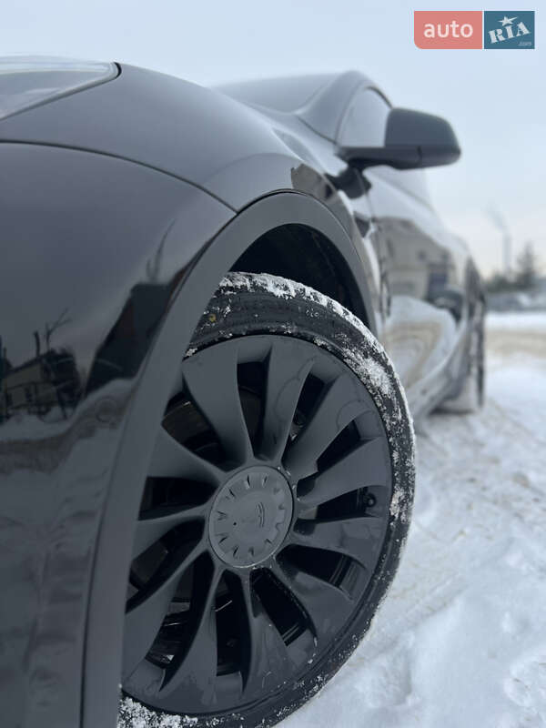Внедорожник / Кроссовер Tesla Model Y 2021 в Ивано-Франковске