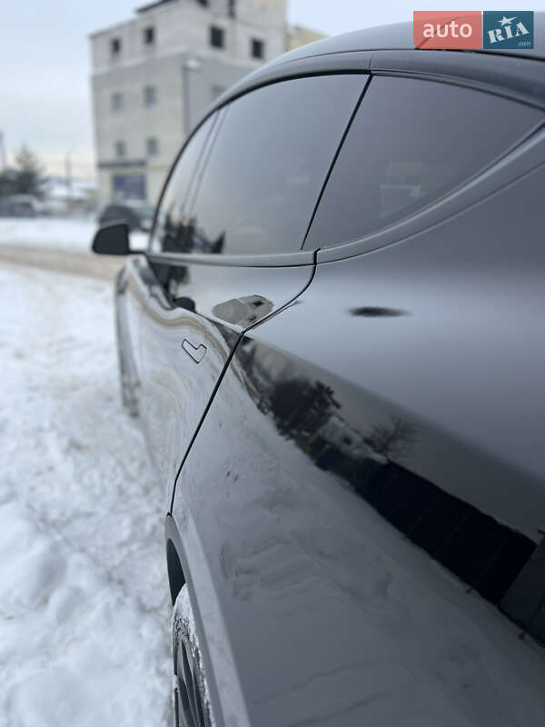 Внедорожник / Кроссовер Tesla Model Y 2021 в Ивано-Франковске