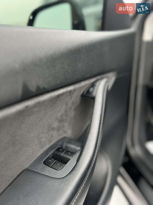 Внедорожник / Кроссовер Tesla Model Y 2021 в Ивано-Франковске