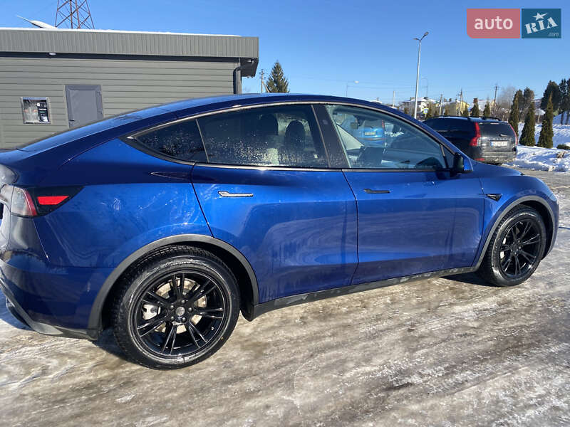 Позашляховик / Кросовер Tesla Model Y 2024 в Львові фото 10 Позашляховик / Кросовер Tesla Model Y 2024 в Львові