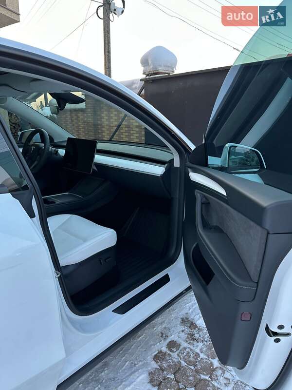 Позашляховик / Кросовер Tesla Model Y 2024 в Тячеві