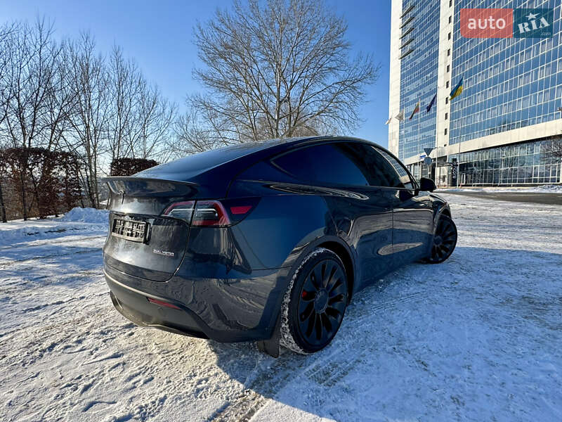 Внедорожник / Кроссовер Tesla Model Y 2024 в Киеве