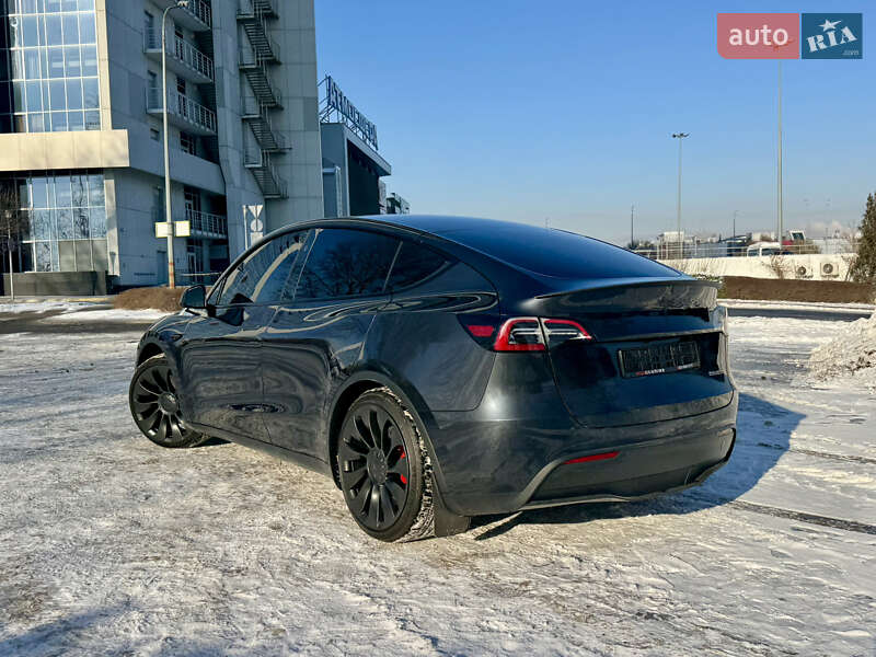 Внедорожник / Кроссовер Tesla Model Y 2024 в Киеве