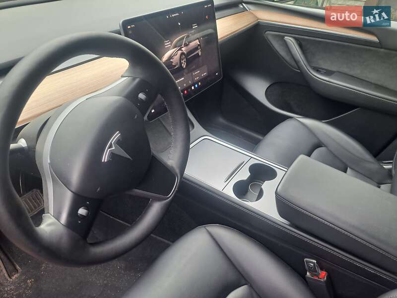 Внедорожник / Кроссовер Tesla Model Y 2023 в Киеве