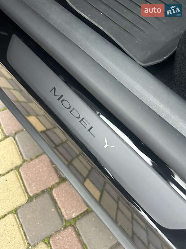 Позашляховик / Кросовер Tesla Model Y 2024 в Дніпрі