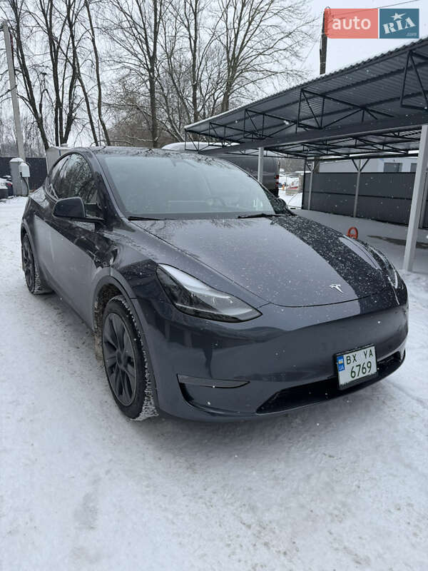Tesla Model Y 2023