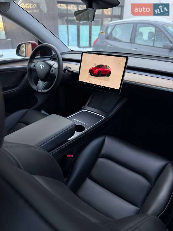 Внедорожник / Кроссовер Tesla Model Y 2024 в Черновцах