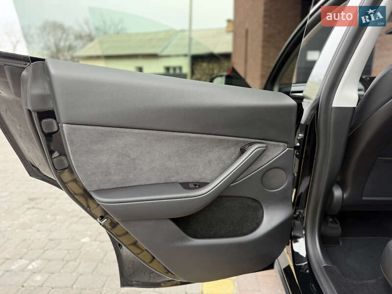 Позашляховик / Кросовер Tesla Model Y 2023 в Києві фото 39 Позашляховик / Кросовер Tesla Model Y 2023 в Києві