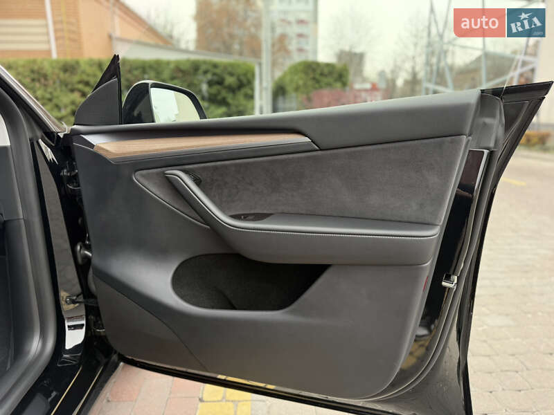 Позашляховик / Кросовер Tesla Model Y 2023 в Києві фото 50 Позашляховик / Кросовер Tesla Model Y 2023 в Києві