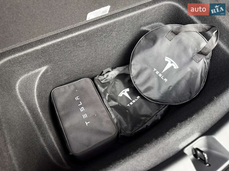 Позашляховик / Кросовер Tesla Model Y 2023 в Києві фото 71 Позашляховик / Кросовер Tesla Model Y 2023 в Києві