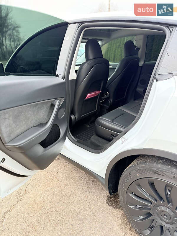 Внедорожник / Кроссовер Tesla Model Y 2024 в Запорожье