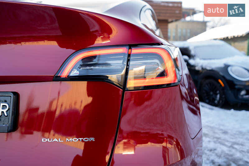 Внедорожник / Кроссовер Tesla Model Y 2024 в Киеве