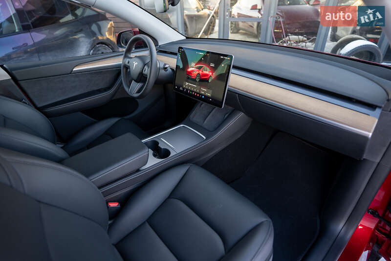 Внедорожник / Кроссовер Tesla Model Y 2024 в Киеве