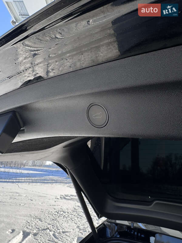 Внедорожник / Кроссовер Tesla Model Y 2023 в Львове