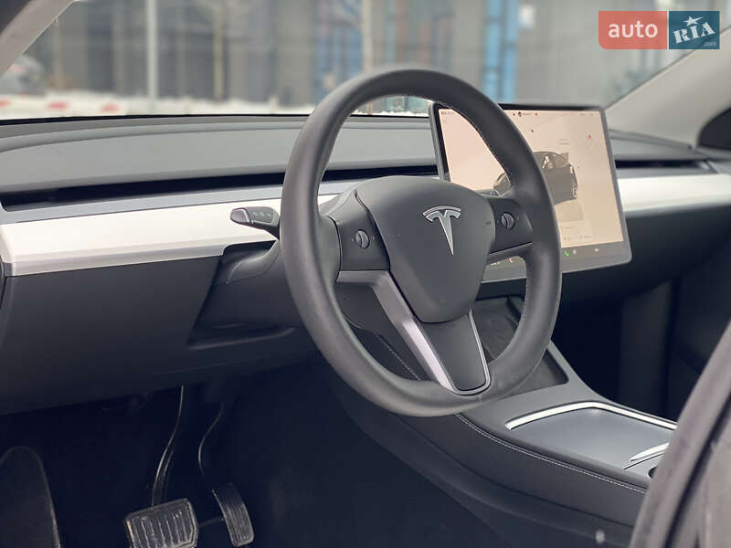 Внедорожник / Кроссовер Tesla Model Y 2024 в Киеве