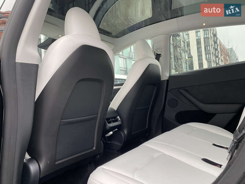 Внедорожник / Кроссовер Tesla Model Y 2024 в Киеве