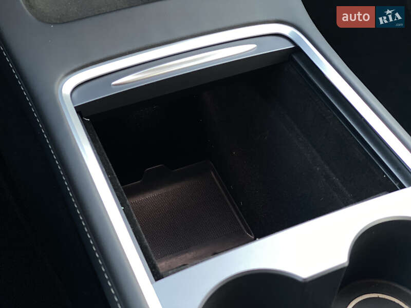 Внедорожник / Кроссовер Tesla Model Y 2024 в Киеве