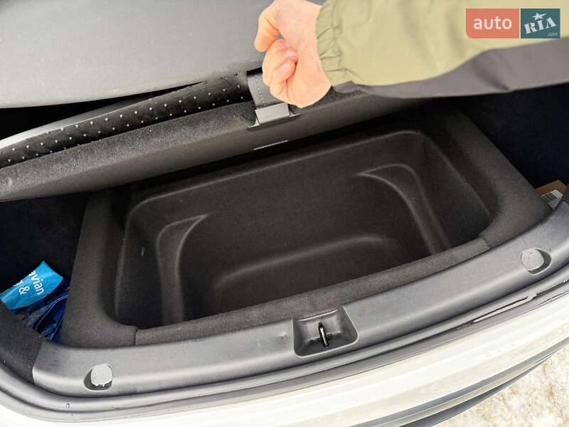 Внедорожник / Кроссовер Tesla Model Y 2023 в Днепре