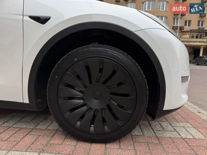 Внедорожник / Кроссовер Tesla Model Y 2024 в Киеве