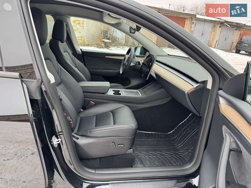 Позашляховик / Кросовер Tesla Model Y 2024 в Кривому Розі