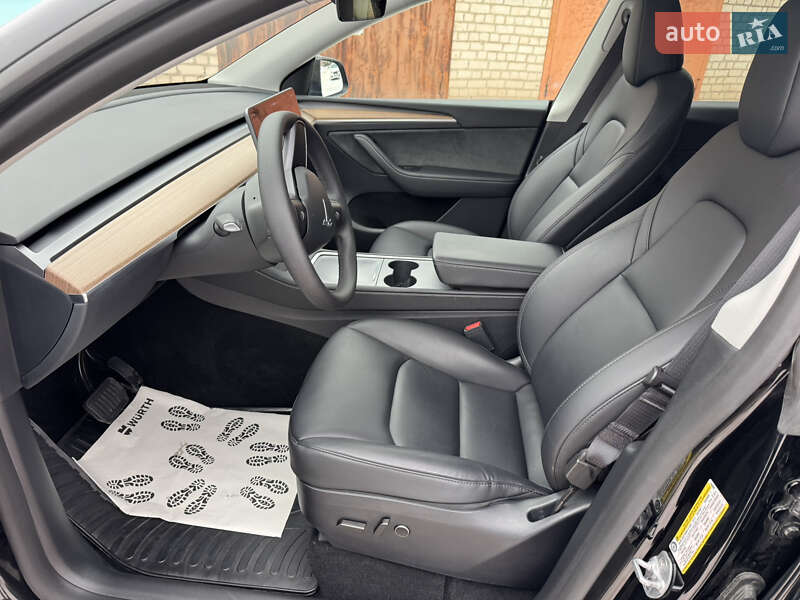 Позашляховик / Кросовер Tesla Model Y 2024 в Кривому Розі