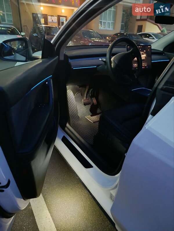 Внедорожник / Кроссовер Tesla Model Y 2022 в Киеве фото 14 Внедорожник / Кроссовер Tesla Model Y 2022 в Киеве