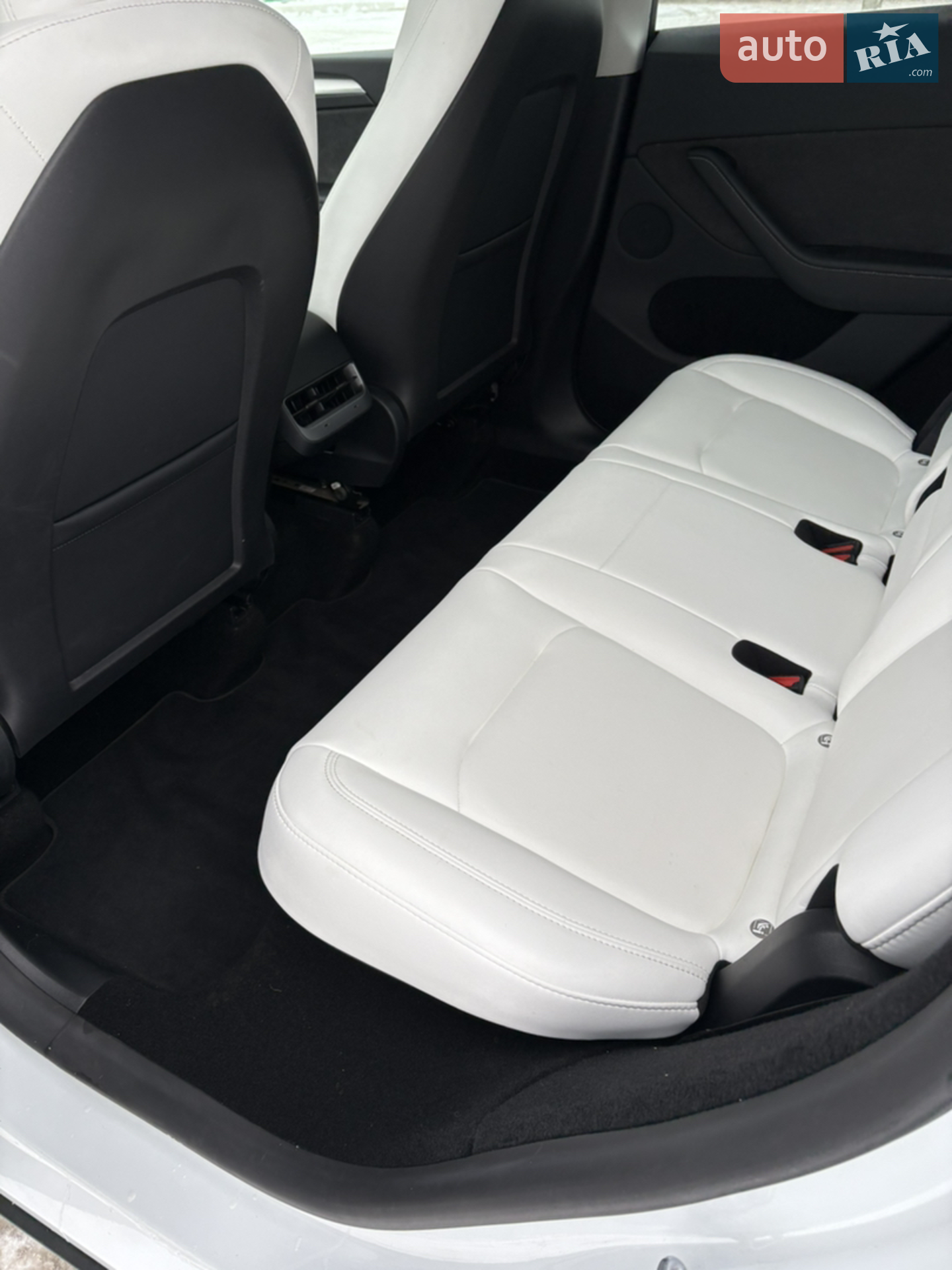 2024 Tesla Model Y - мініатюра 38