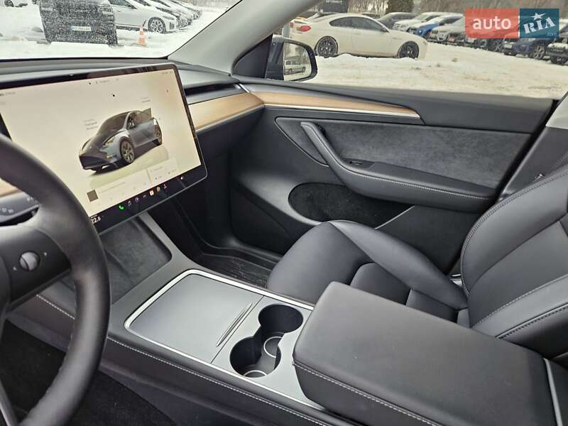 Позашляховик / Кросовер Tesla Model Y 2024 в Дніпрі