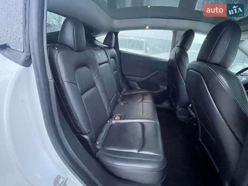 Позашляховик / Кросовер Tesla Model Y 2021 в Львові