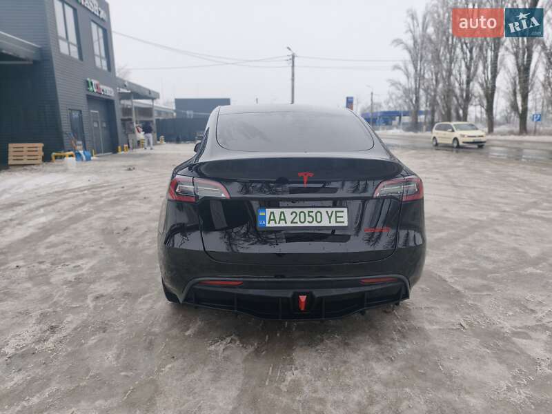 Внедорожник / Кроссовер Tesla Model Y 2021 в Киеве