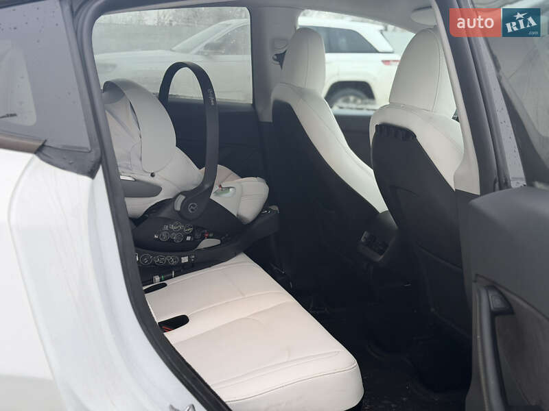 Внедорожник / Кроссовер Tesla Model Y 2023 в Киеве