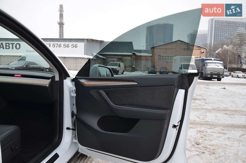 Позашляховик / Кросовер Tesla Model Y 2022 в Києві фото 56 Позашляховик / Кросовер Tesla Model Y 2022 в Києві