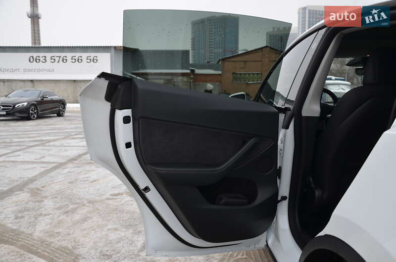 Позашляховик / Кросовер Tesla Model Y 2022 в Києві фото 45 Позашляховик / Кросовер Tesla Model Y 2022 в Києві