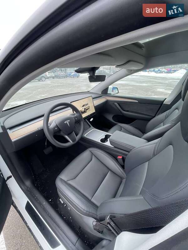 Внедорожник / Кроссовер Tesla Model Y 2024 в Киеве