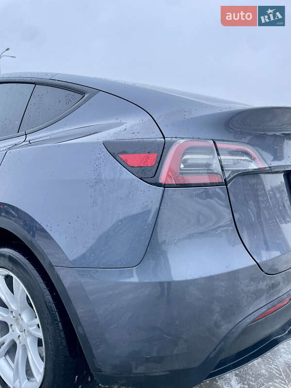 Внедорожник / Кроссовер Tesla Model Y 2023 в Киеве
