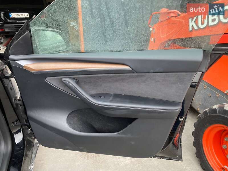 Позашляховик / Кросовер Tesla Model Y 2023 в Львові