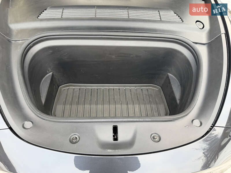 Позашляховик / Кросовер Tesla Model Y 2024 в Львові фото 23 Позашляховик / Кросовер Tesla Model Y 2024 в Львові