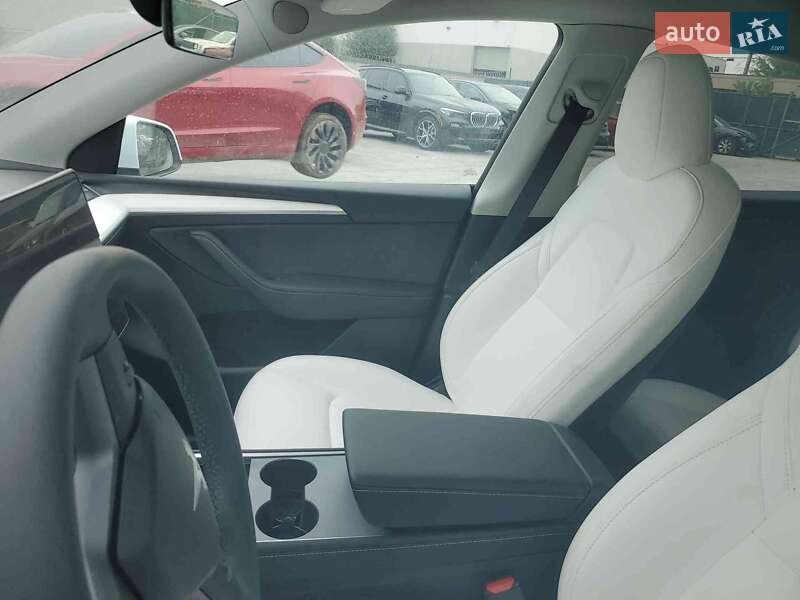 Позашляховик / Кросовер Tesla Model Y 2024 в Києві