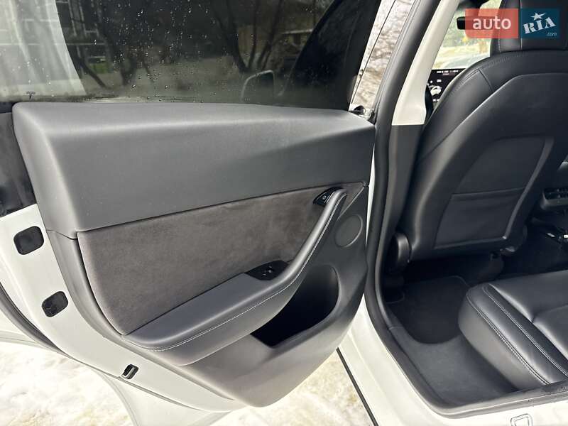 Внедорожник / Кроссовер Tesla Model Y 2020 в Львове