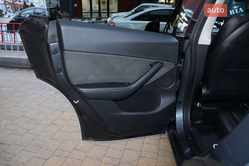 Позашляховик / Кросовер Tesla Model Y 2022 в Львові