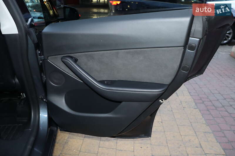 Позашляховик / Кросовер Tesla Model Y 2022 в Львові