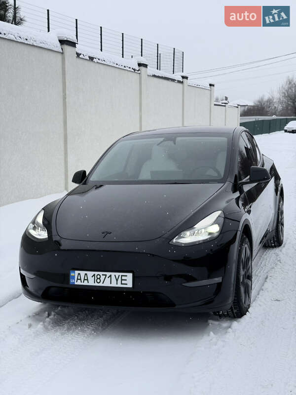 Позашляховик / Кросовер Tesla Model Y 2024 в Києві