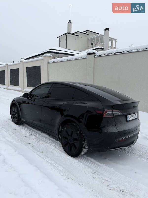 Позашляховик / Кросовер Tesla Model Y 2024 в Києві