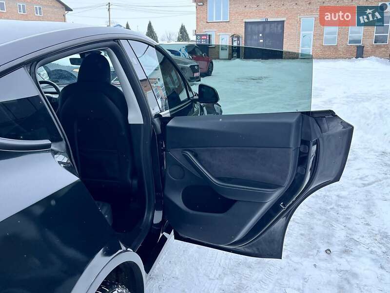 Позашляховик / Кросовер Tesla Model Y 2023 в Луцьку