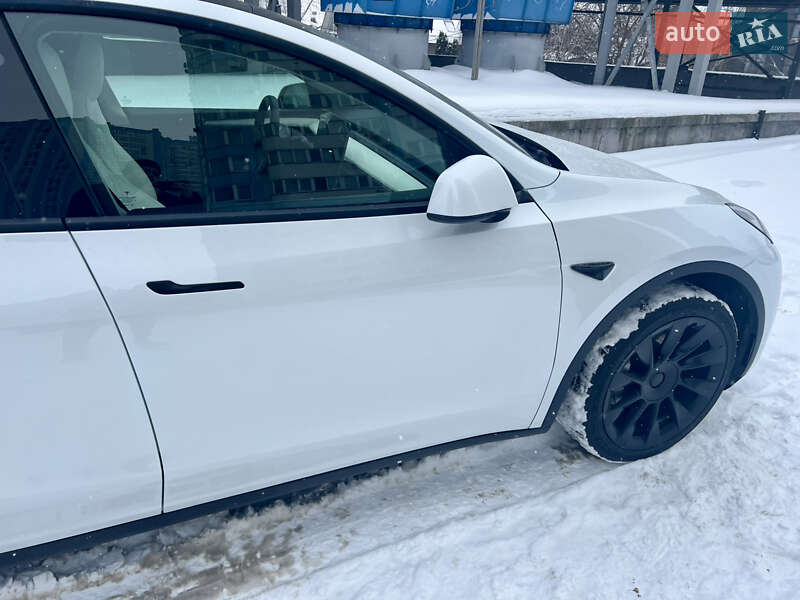 Внедорожник / Кроссовер Tesla Model Y 2023 в Киеве