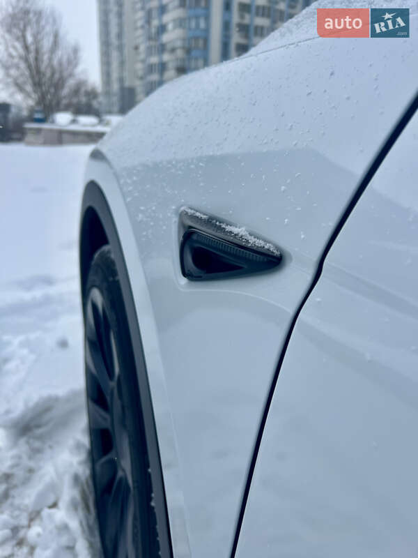 Внедорожник / Кроссовер Tesla Model Y 2023 в Киеве
