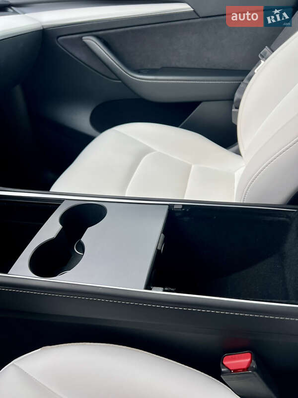 Внедорожник / Кроссовер Tesla Model Y 2023 в Киеве