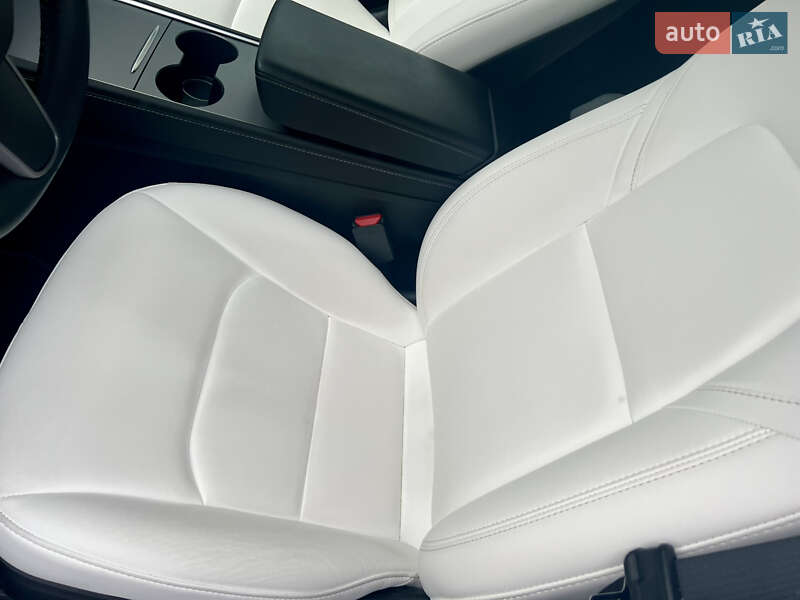 Внедорожник / Кроссовер Tesla Model Y 2023 в Киеве