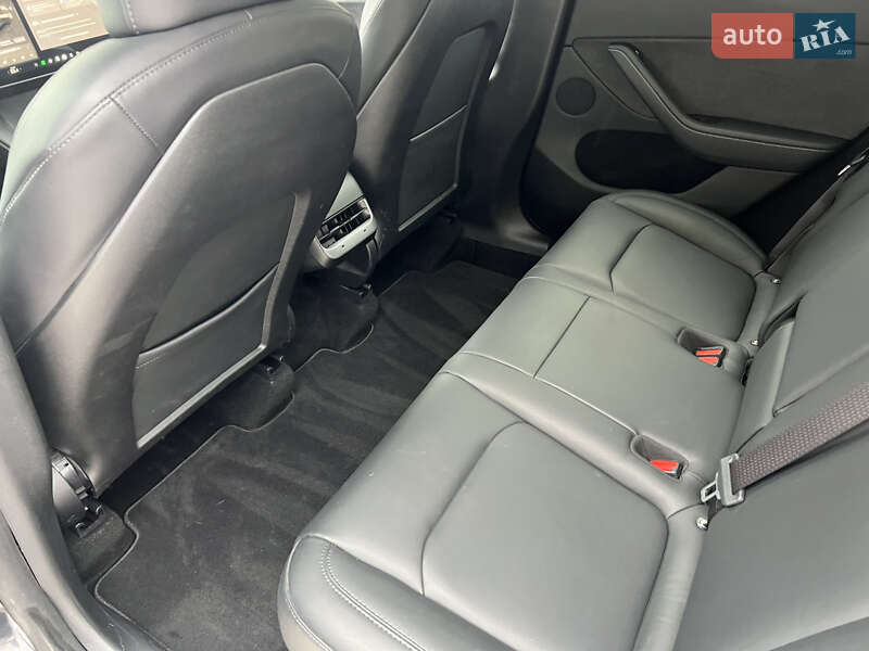 Позашляховик / Кросовер Tesla Model Y 2024 в Києві